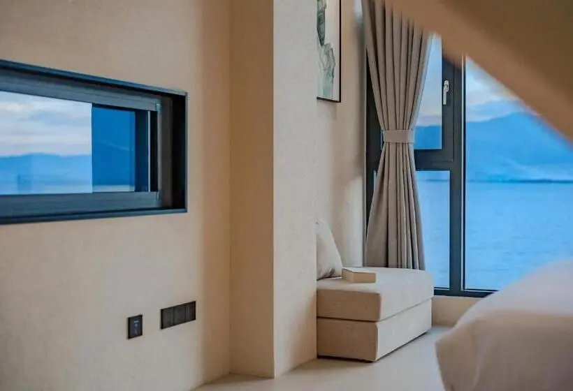 キングサイズベッドのスタンダードルーム, Dali Oriental Seaview Hotel  Dali Erhai
