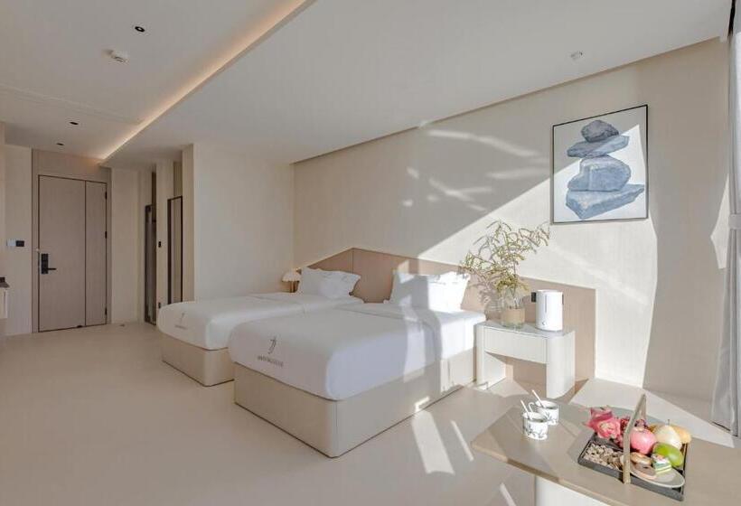 Номер Стандарт Вид на Озеро, Dali Oriental Seaview Hotel  Dali Erhai