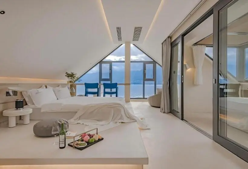 キングサイズベッドのデラックスルーム, Dali Oriental Seaview Hotel  Dali Erhai