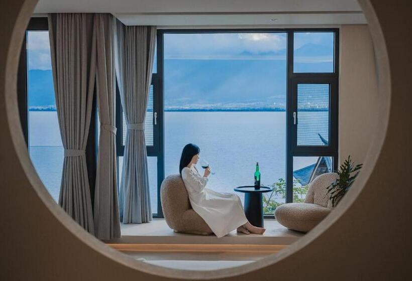 Suite with lake view, Dali Oriental Seaview Hotel  Dali Erhai