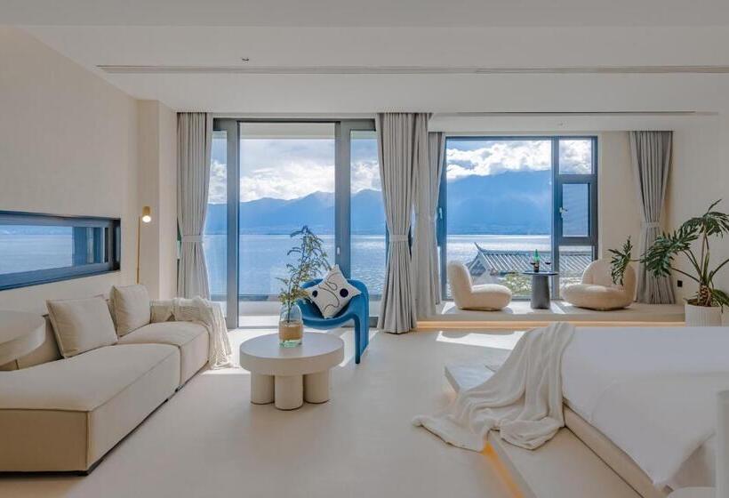 Suite with lake view, Dali Oriental Seaview Hotel Dali Erhai