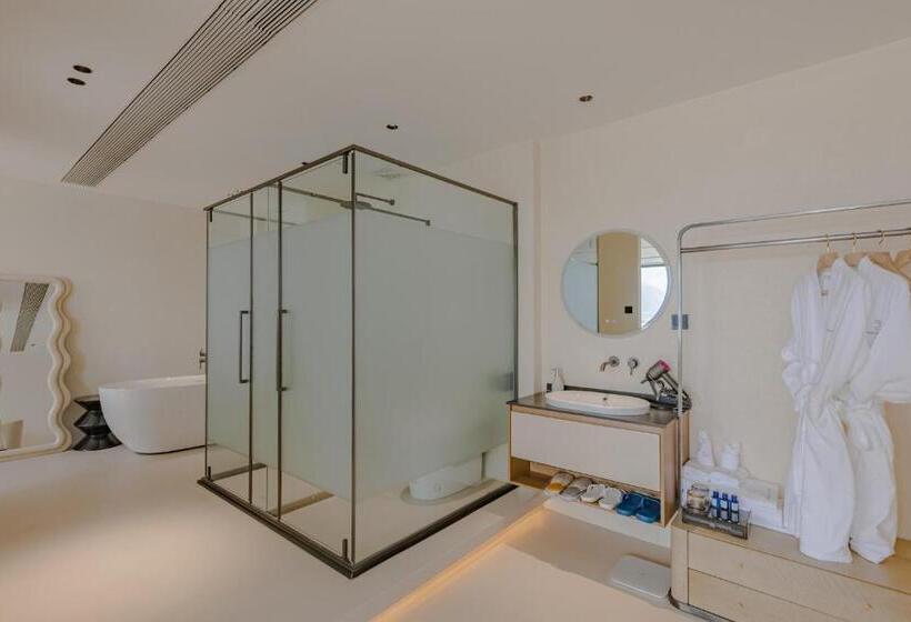 Suite with lake view, Dali Oriental Seaview Hotel Dali Erhai