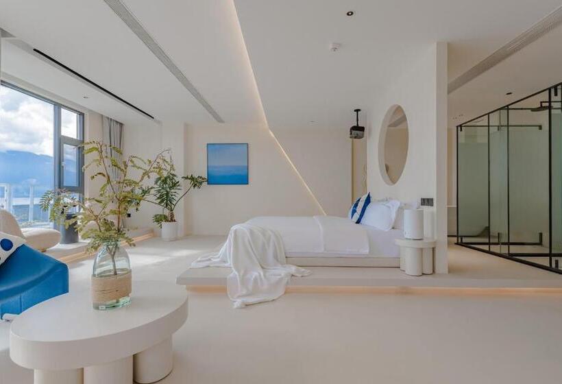 Suite with lake view, Dali Oriental Seaview Hotel Dali Erhai