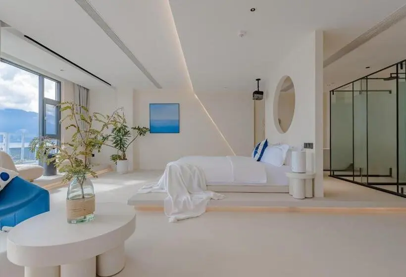 Suite with lake view, Dali Oriental Seaview Hotel  Dali Erhai