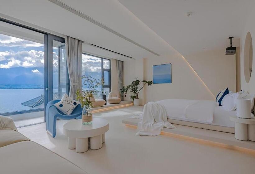 Suite with lake view, Dali Oriental Seaview Hotel  Dali Erhai