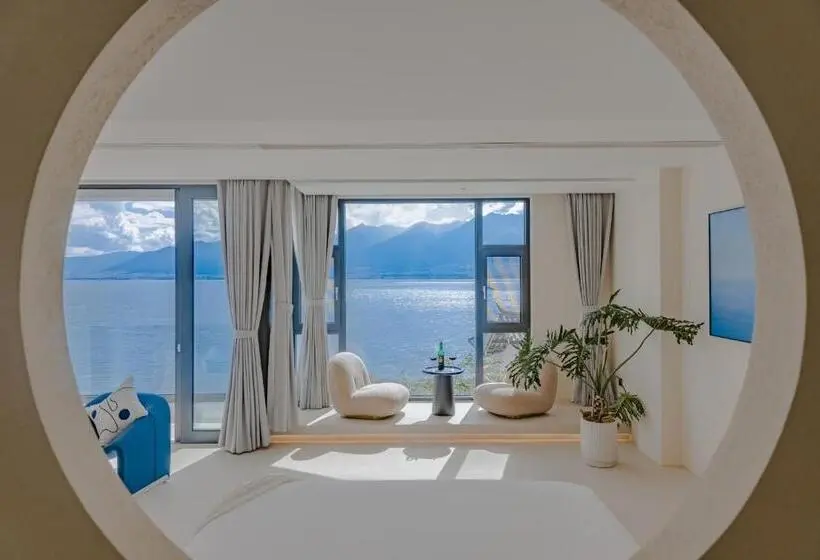 Suite with lake view, Dali Oriental Seaview Hotel  Dali Erhai