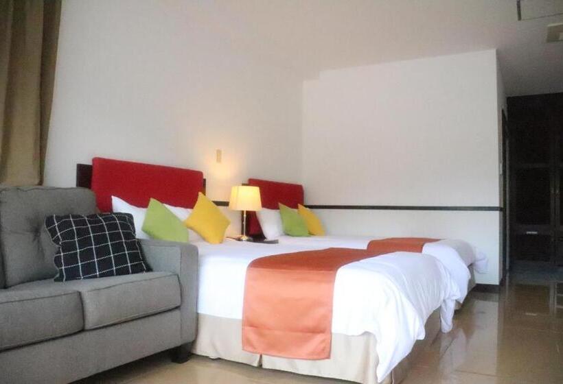 חדר משפתחתי סופריור, Hundred Days