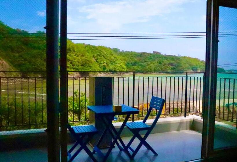 חדר משפתחתי סופריור, Hundred Days