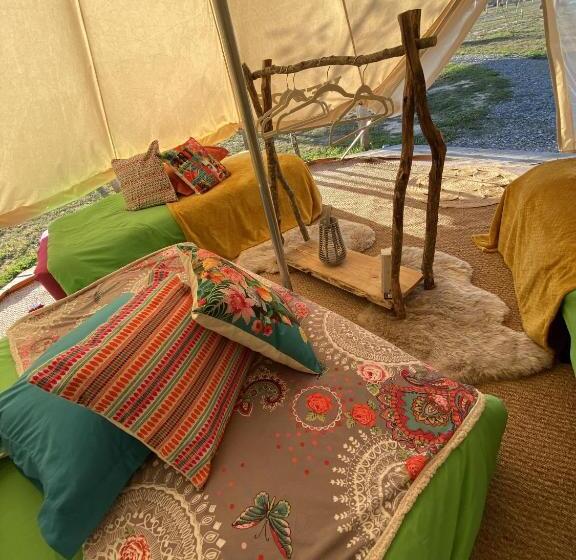 Standard Tent, La Bêle & Toile