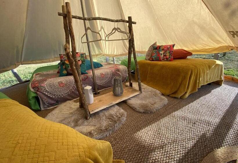 Standard Tent, La Bêle & Toile