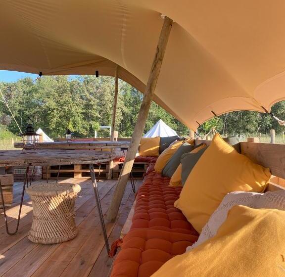 Standard Tent, La Bêle & Toile