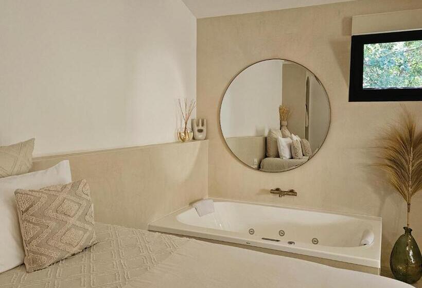 Стандартный Номер Кровать Кинг, Le Clos Des Délices   Love Room   Chambre Avec Spa, Terrasse Et Parking Privatif