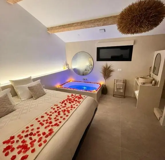 اتاق استاندارد با تخت بزرگ, Le Clos Des Délices   Love Room   Chambre Avec Spa, Terrasse Et Parking Privatif