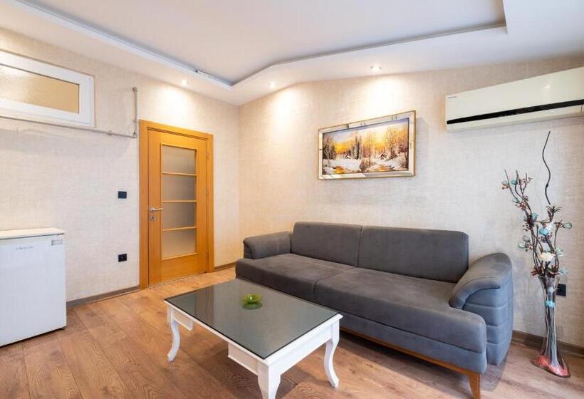 جناح مزوَّد بشرفة, The Most