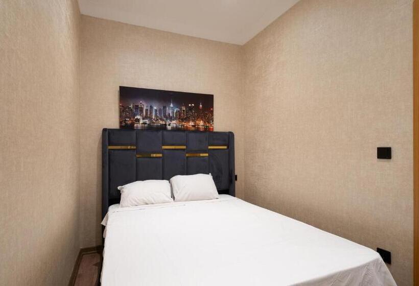 جناح مزوَّد بشرفة, The Most