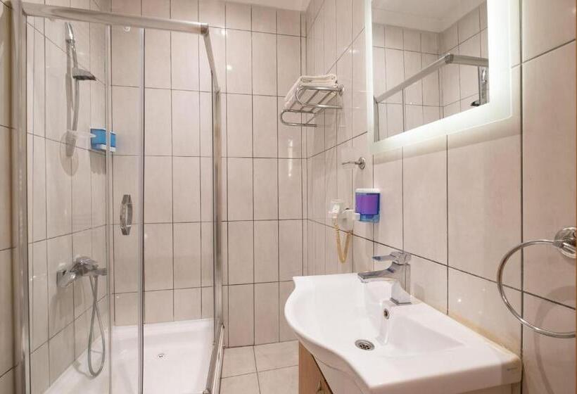 جناح مزوَّد بشرفة, The Most