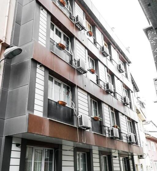 جناح ديلوكس, The Most