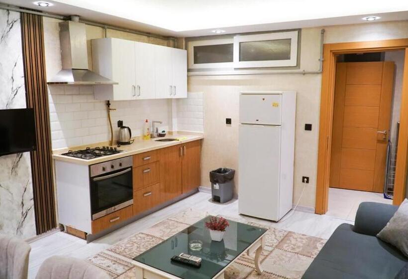 جناح غرفتين نوم, The Most