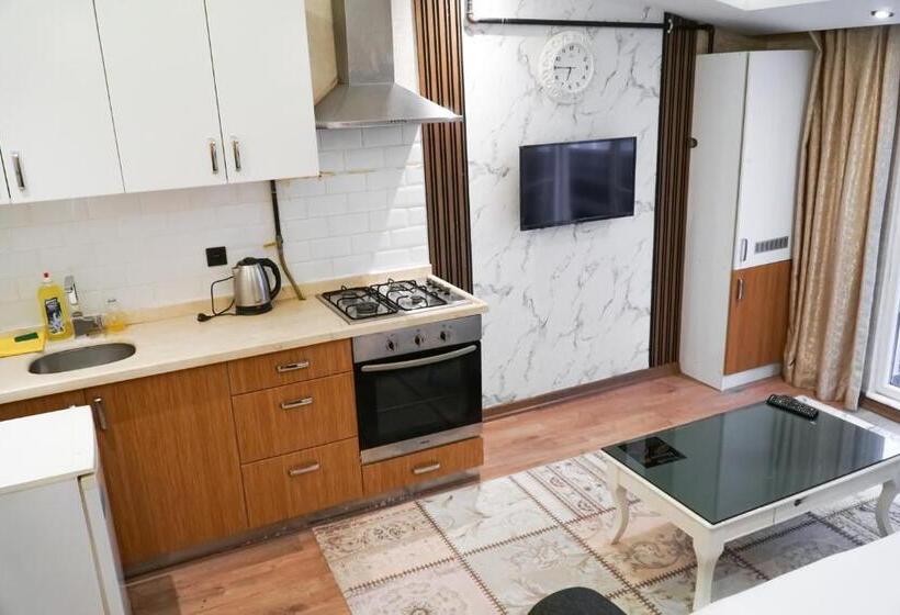 جناح غرفتين نوم, The Most