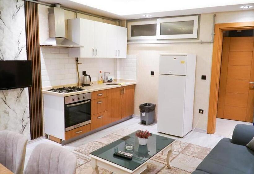 جناح ديلوكس سرير كينج, The Most