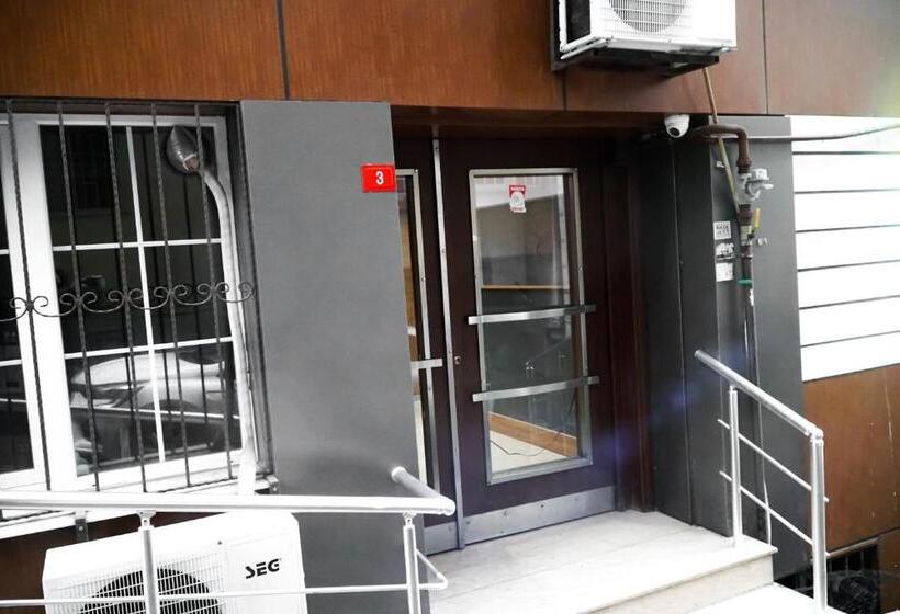 جناح ديلوكس, The Most