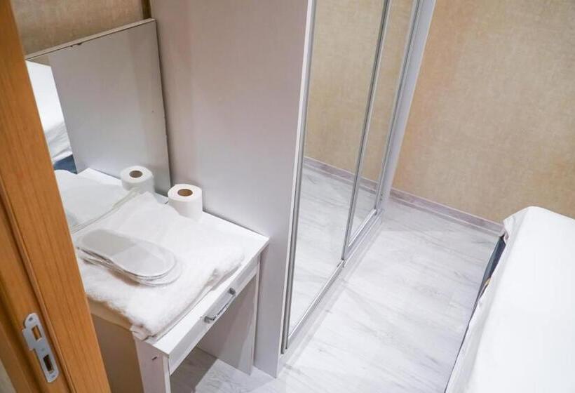 جناح مزوَّد بشرفة, The Most