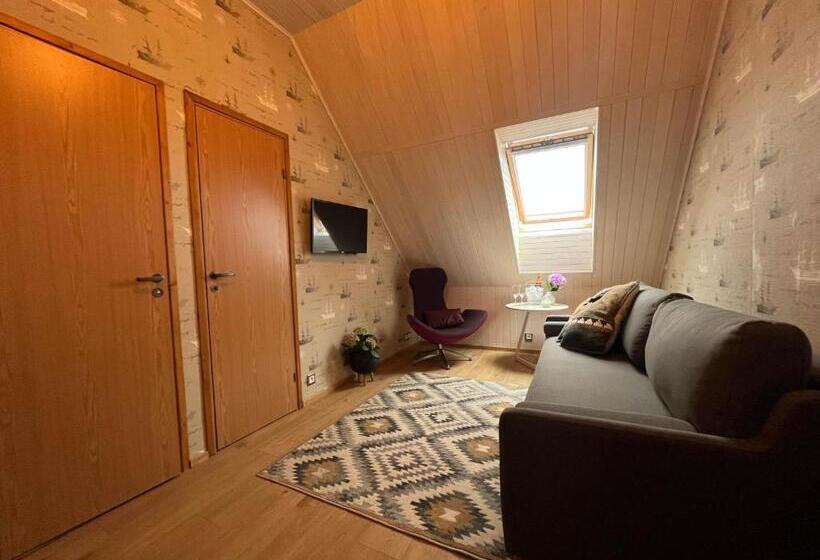 سوئیت با تخت بزرگ, Varbla Sadam Ja Restoran Groot