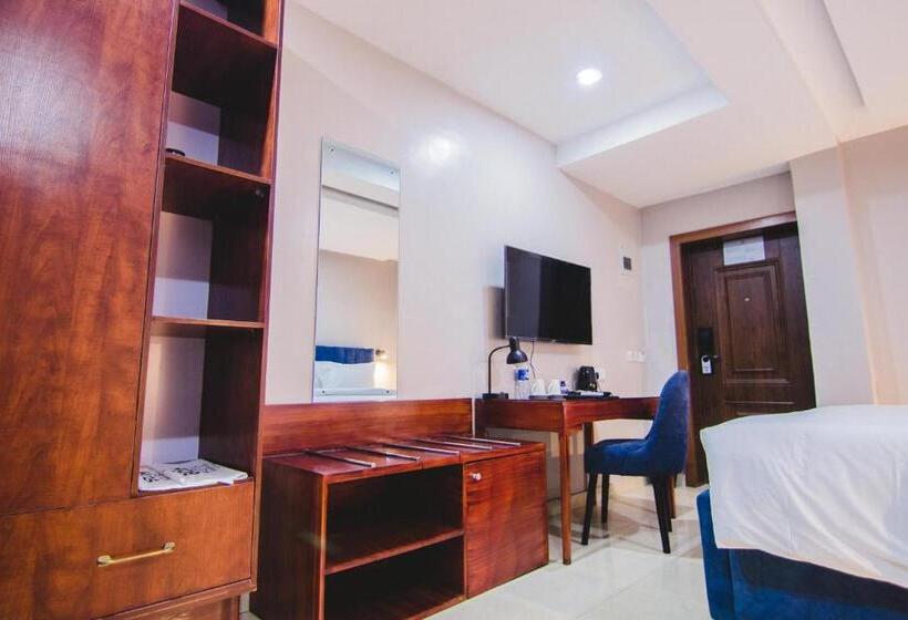 اتاق لوکس با تخت بزرگ, Bon Hotel Garden City Port Harcourt