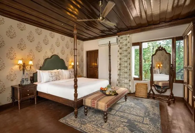 デラックススイート, Brij Anayra Dharamshala A Himalayan Luxury Retreat