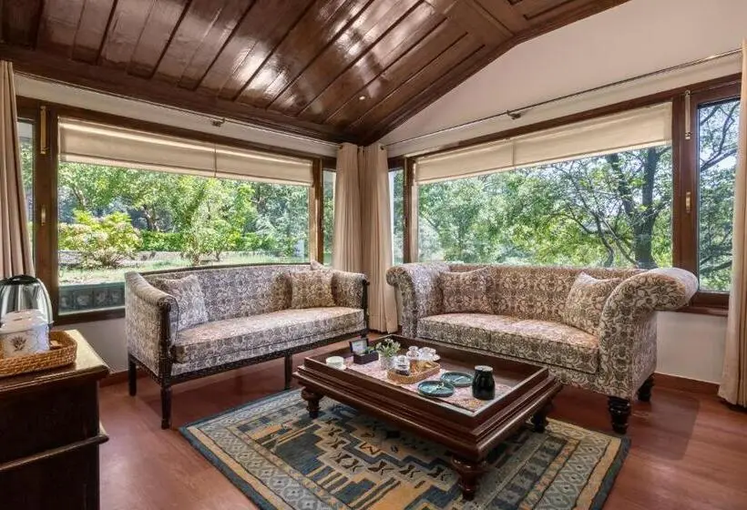 デラックススイート, Brij Anayra Dharamshala A Himalayan Luxury Retreat