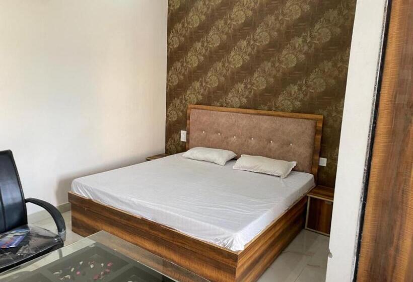 اتاق لوکس, Chouhan Palace