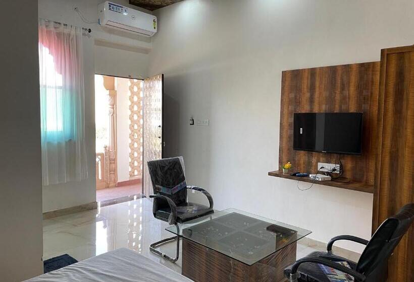 اتاق لوکس, Chouhan Palace