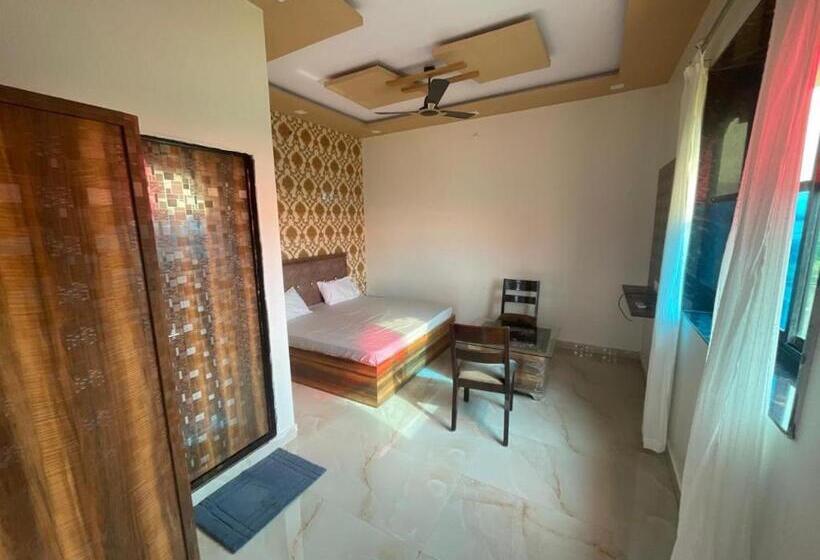 اتاق سوپریور, Chouhan Palace