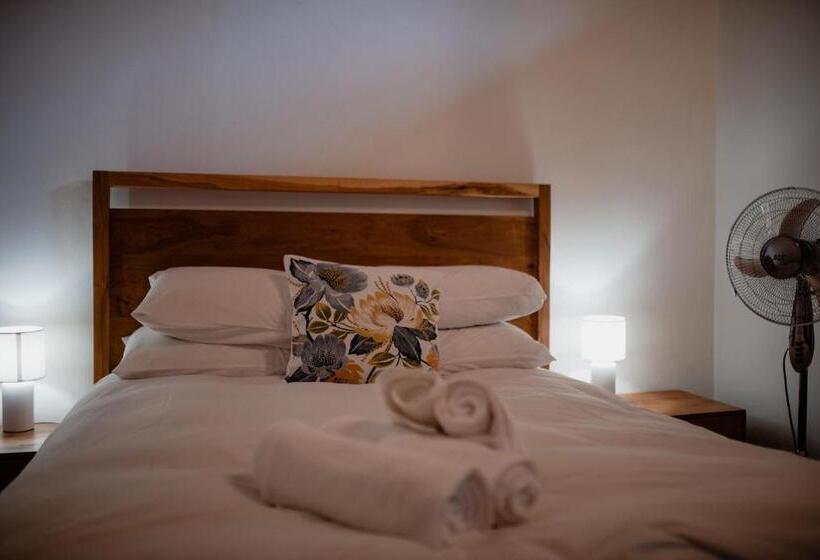 غرفة قياسية, Heins Manor House