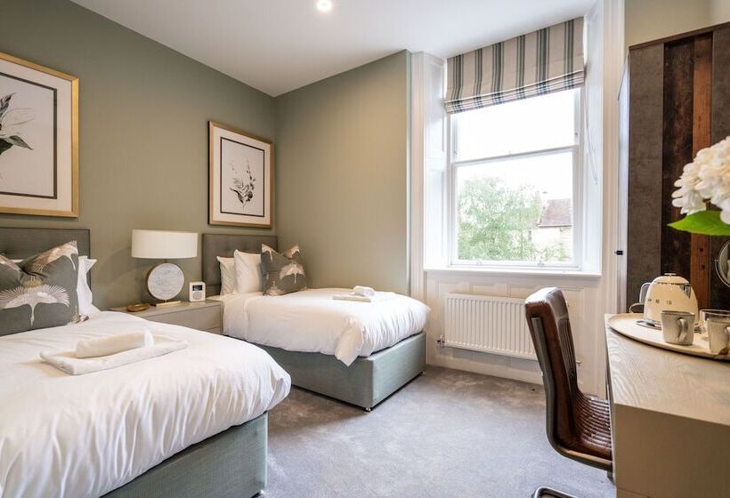 غرفة قياسية, Old Abbey House