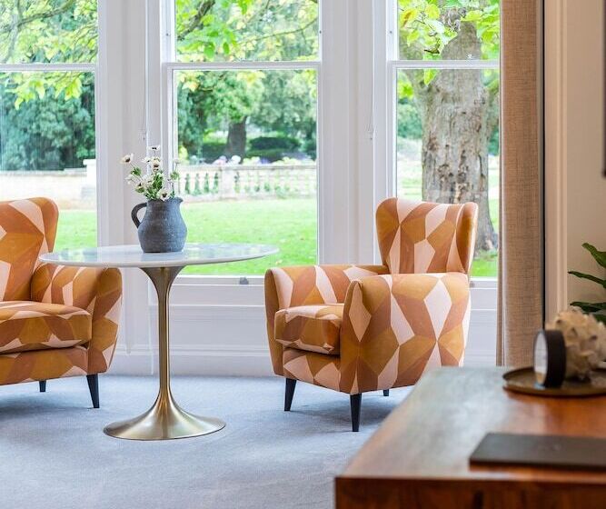 جناح مطلّ علي الحديقة, Old Abbey House