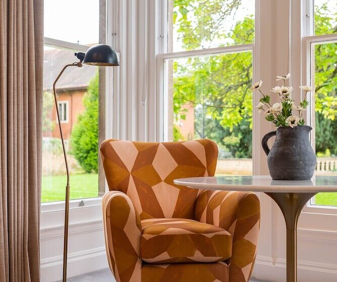 جناح مطلّ علي الحديقة, Old Abbey House