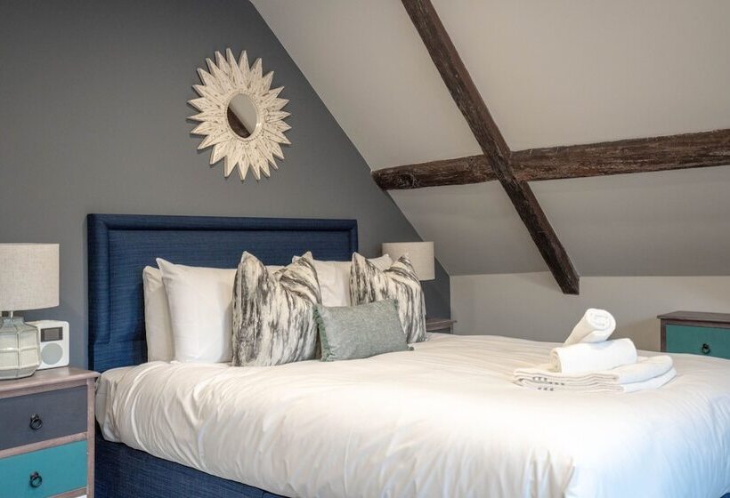 جناح سرير كينج, Old Abbey House