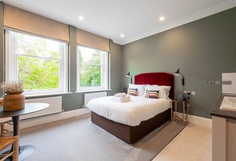 جناح سرير كينج, Old Abbey House