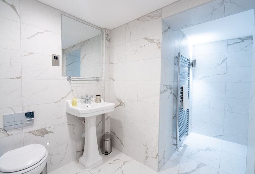 جناح عائلي, Old Abbey House