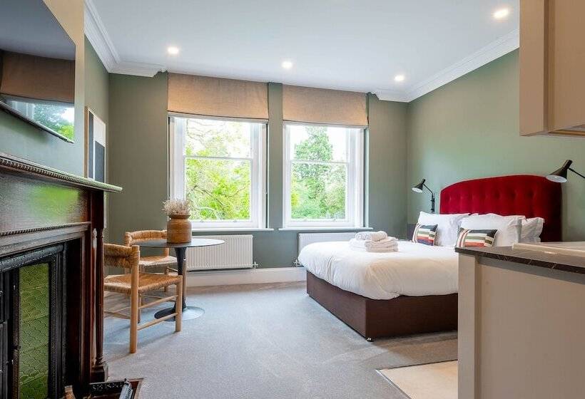 جناح سرير كينج, Old Abbey House