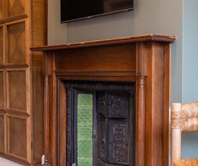 جناح سرير كينج, Old Abbey House