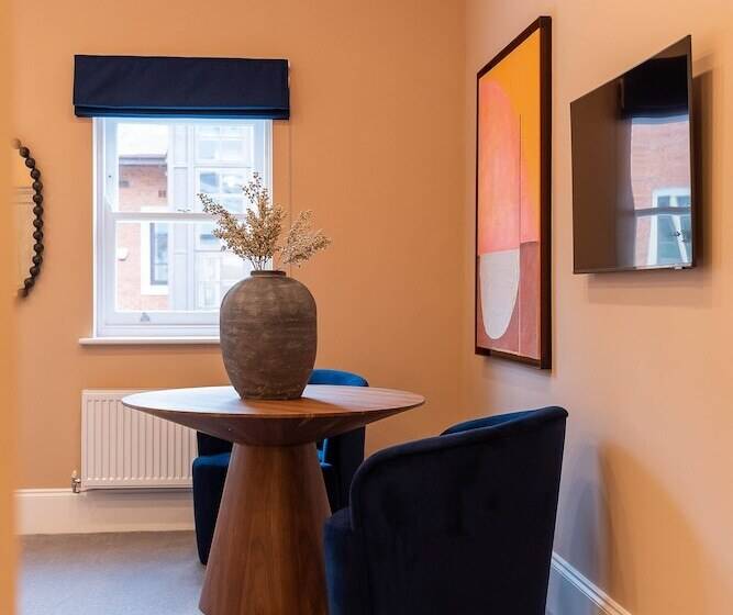 جناح سرير كينج, Old Abbey House