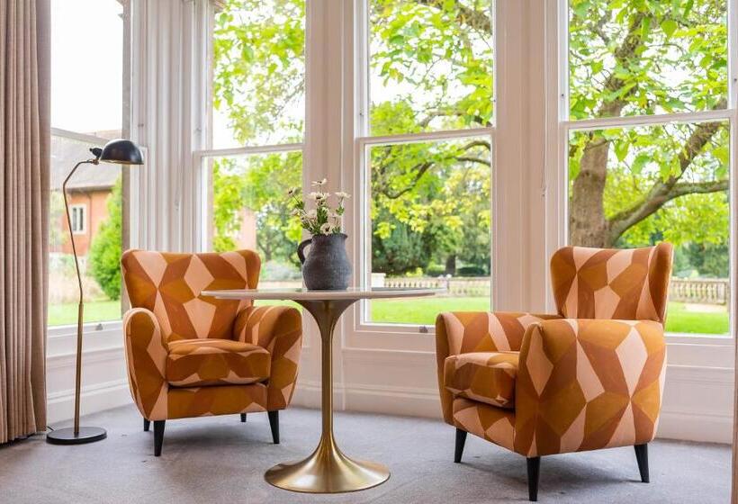 جناح مطلّ علي الحديقة, Old Abbey House