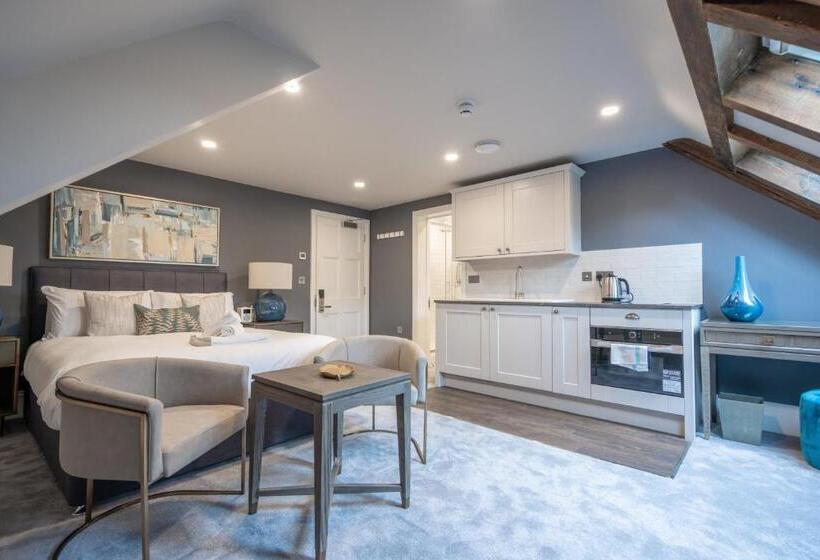 جناح سرير كينج, Old Abbey House