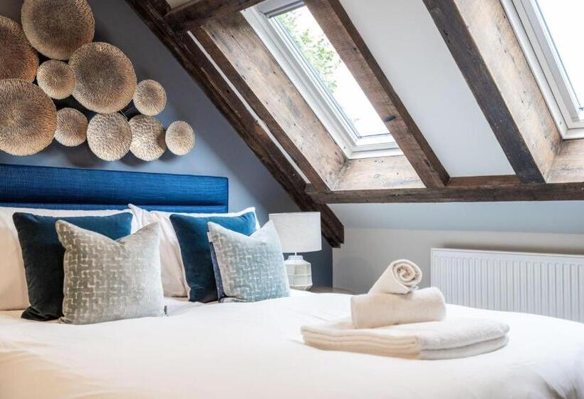 جناح سرير كينج, Old Abbey House