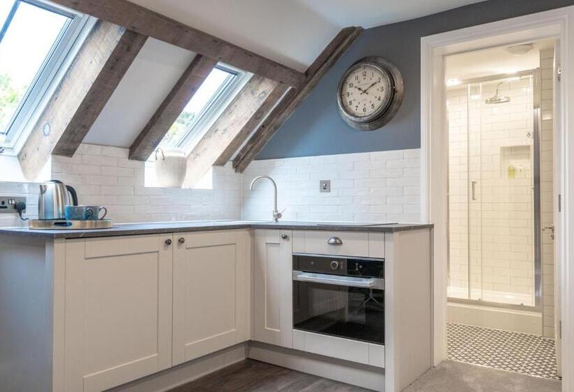 جناح سرير كينج, Old Abbey House