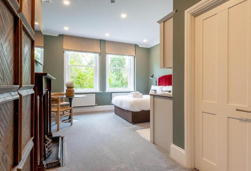 جناح جونيور مطل على الحديقة, Old Abbey House