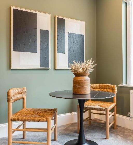 جناح جونيور مطل على الحديقة, Old Abbey House