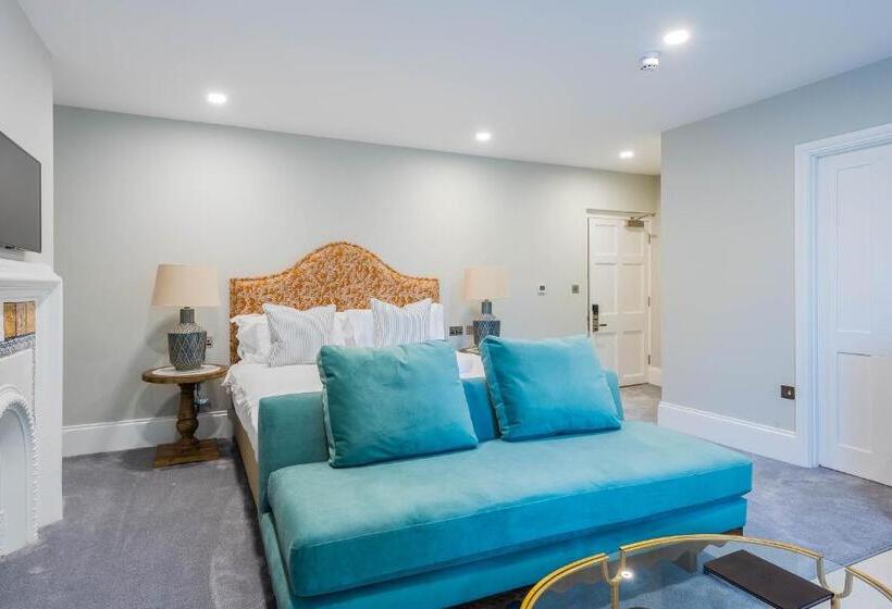 جناح سوبيريور, Old Abbey House